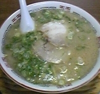 「ラーメン（600円）+焼替玉（100円）」@ふくちゃんラーメン 博多店の写真