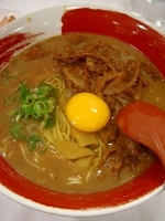 「ラーメン（肉盛り・卵入り）」@徳島ラーメン 麺王 徳島駅前本店の写真