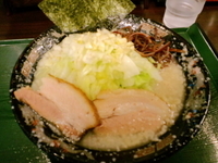 「白三条系ラーメン中盛（ニンニク） 780円」@煮干 丸めの写真