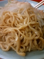 「ちびラーメン\650 ヤサイ少なめ、ニンニク、アブラ」@らーめん 武丸の写真