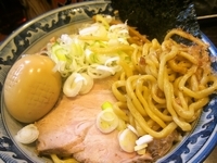 「油そば（小）（650円）+燻玉（100円）。」@兎に角 松戸店の写真