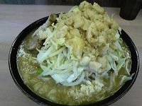 「ラーメン（野菜、アブラ、ニンニク、カラメ）」@魔人豚の写真
