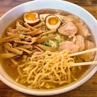 「中華そば（並盛）+味玉+メンマ （開店記念9/24～30まで10」@中華そば 椿の写真