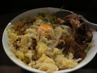 「まぜそば大+麺マシ+炙りチーズ+ヤサイ+ニンニク少し」@ラーメンアキラの写真