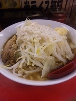 「ご郎【620円】（カタメ、ヤサイオオメ、ニンニクスクナメ）、半ラ」@麺厨房 豪快家 大森店の写真