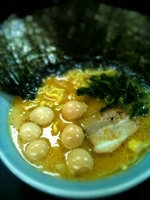 「ラーメン大（たまご、のり）硬め、濃い目」@萬来亭の写真