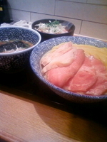 「濃厚魚介つけ麺+大盛り+チャーシュー豚と鶏ミックス各3枚ずつ+フ」@麺屋 一燈の写真