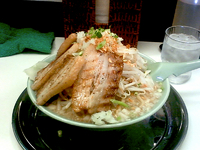 「小ブタらーめん中盛り」@らーめん 凌駕の写真