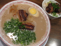 「博多角煮ラーメン￥850 & 角煮めし￥350」@博多屋台の写真