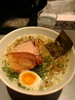 「鶏支那蕎麦（塩）+チャーシュー2枚（680円+200円）」@喜乃壺の写真