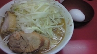 「小ラーメン豚入り（麺硬め・ヤサイ・ニンニク）+生たまご」@ラーメン二郎 桜台駅前店の写真