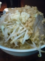 「ラーメン（ニンニク少なめ、ヤサイ）」@ラーメン荘 その先にあるものの写真