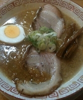 「豚骨醤油ラーメン（700円）」@元祖環七 下頭橋ラーメン 戸田店の写真