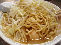 「らーめん （野菜多め ニンニク）600円 + 味玉70円」@らーめん大 本郷店の写真