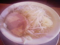 「小ラーメン（ニンニク、カラメ）」@製麺所 豚とこむぎの写真