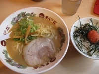 「ランチAセット780円（ラーメン&めんたいご飯）」@天下一品 池袋西口店の写真