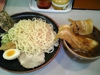 「つけ麺+かじりつきチャーシュー」@広輪坊 松戸店の写真