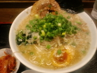 「豚骨醤油ラーメン 650円」@丸直の写真