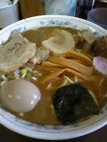 「中華そば 650円 +半肉 150円 +味玉 100円」@次念序の写真