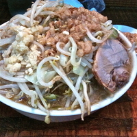「ラーメン（野菜増し・脂・ニンニク少し￥700）」@ラーメン荘 その先にあるものの写真