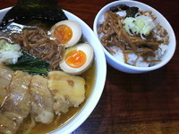 「チャーシュー麺（白）+味玉+メンマ飯」@自然洞 麺舗の写真