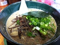 「老醤油とんこつ+替え玉」@博多とんこつ 天神旗の写真