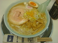 「大勝軒（らーめん・中盛）+黒烏龍茶￥800+200」@らーめん 凌駕の写真