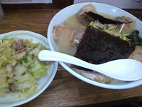 「ネギチャーシュー麺（醤油）+キャベツ」@魔法使いの写真