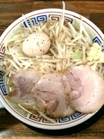 「ガッツリラーメン+特製仕様」@麺屋ZERO1 恵比寿東口店の写真