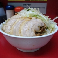 「小豚（ヤサイ/ニンニク） 750円」@ラーメン二郎 湘南藤沢店の写真