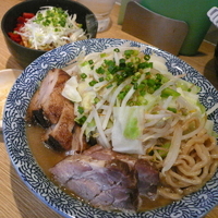 「燈郎 700円（ヤサイマシ） + しっとりチキンのカレーまぶし丼」@麺屋 一燈の写真