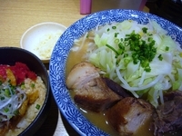 「燈郎[ヤサイマシ]（700円）+しっとりチキンのカレーまぶし味と」@麺屋 一燈の写真