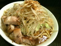 「ラーメン（中盛、ニンニクあり、ヤサイ多め）650円」@らーめん破顔おおびるの写真