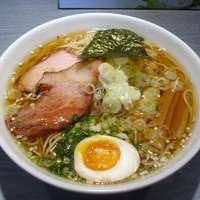 「煮干蕎麦（醤油:細麺、直火） 730円+大盛 100円+チャーシ」@喜乃壺の写真