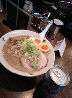 「しょうゆらーめん（650円）+味玉（HPクーポンサービス）+いつ」@こってりらーめん 誉の写真