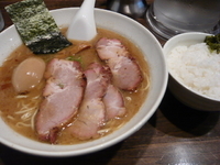 「特製うめやそば 890円+半ライス100円」@中華そば うめやの写真