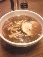 「醤油らーめん（680円）」@白らーめん 五香本店の写真