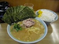 「『並ラーメン（麺柔、油少のプチ変態）+チャーシュー+海苔増し+大」@奥津家の写真