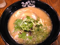 「らーめん 醤油（680円）」@とんこつらーめんてっぺんの写真