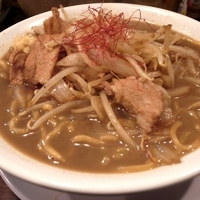 「肉盛りラーメン （醤油） 780円」@魁 肉盛りつけ麺 六代目けいすけの写真