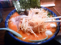 「辛子味噌ラーメン（中盛）+鶉卵+野菜」@とんぱた亭 新子安店の写真