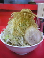 「ラーメンLight小（麺少なめ）+ヤサイ+ニンニク+カラメ」@ドン-キタモトの写真