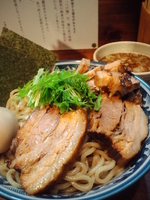 「特製つけ麺（大盛）+乱切チャーシュー+辛子高菜」@中華そば 旋の写真