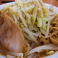 「ラーメン（中）ヤサイニンニク 720円」@ジャンクガレッジ イオン八千代緑が丘SCの写真