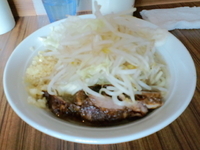 「ガッツリラーメン（並盛り180g）ニンニク 650円」@中華そば 伝堂の写真