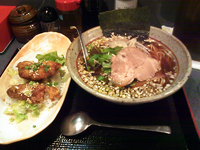 「ラーメンと鳥唐丼のセット（1,050円）」@熱血食堂すわの写真
