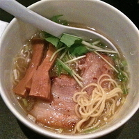 「Dセット（淡麗白らーめんハーフ+生ビール+キャベチャー￥1000」@音麺酒家 楽々の写真