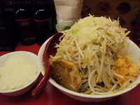 「ご郎（メンカタメ、ヤサイオオメ、アブラフツウ、ニンニク）+半ライ」@麺厨房 豪快家 大森店の写真