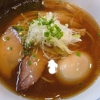 「醤油らーめん半熟味付玉子入り」@麺処 びぎ屋の写真