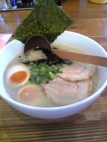 「豚骨黒ラーメン 800円」@らーめん ふらりの写真